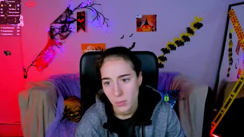 khloebeauty online show from November 1, 8:11 pm