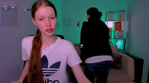 khloebeauty online show from November 18, 9:08 pm