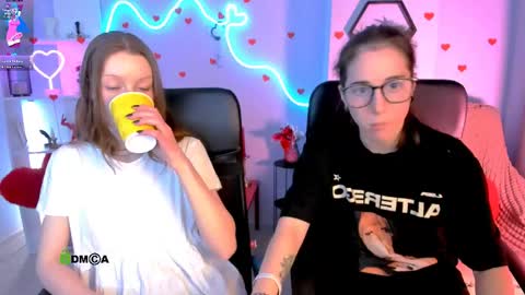 khloebeauty online show from April 7, 7:25 pm