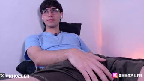 Snapshot of khozler_ chatting on January 12, 2:39 am khozler_ online show from January 12, 2:39 am