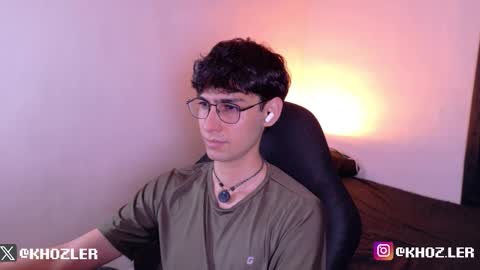 Snapshot of khozler_ chatting on January 12, 11:21 pm khozler_ online show from January 12, 11:21 pm