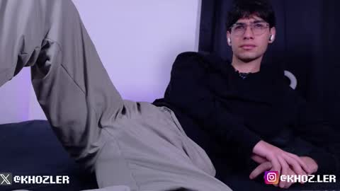 Snapshot of khozler_ chatting on January 15, 2:10 pm khozler_ online show from January 15, 2:10 pm