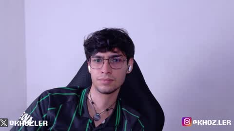 Snapshot of khozler_ chatting on February 11, 2:49 am khozler_ online show from February 11, 2:49 am