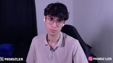 Snapshot of khozler_ chatting on February 15, 3:47 am khozler_ online show from February 15, 3:47 am