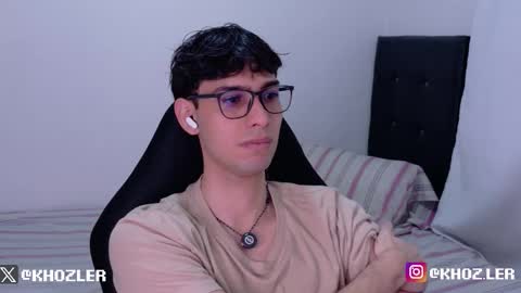 Snapshot of khozler_ chatting on March 1, 2:13 am khozler_ online show from March 1, 2:13 am