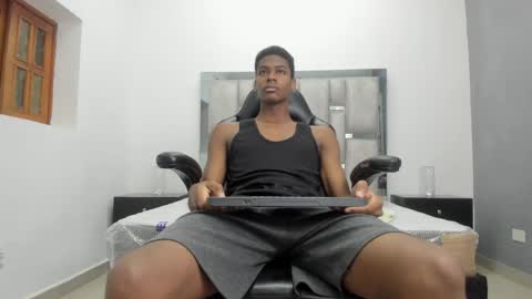 Snapshot of khris__evans chatting on April 18, 11:14 am Kris Evans online show from April 18, 11:14 am