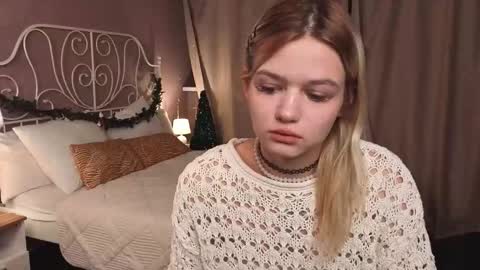 Snapshot of kiana_vision chatting on December 15, 5:44 am Kiana online show from December 15, 5:44 am