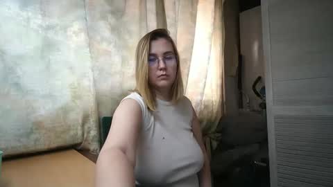 kianna_dior_ online show from February 5, 1:00 pm