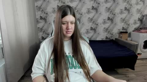 kianna_dior_ online show from February 6, 9:12 am