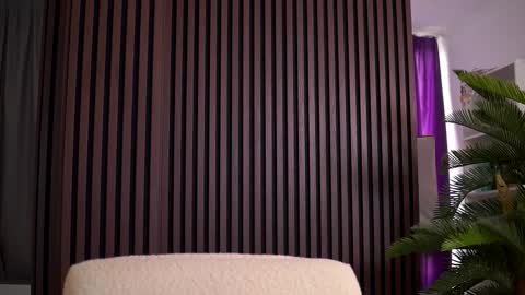 Snapshot of kiara_moreno chatting on September 10, 8:25 am kiara_moreno online show from September 10, 8:25 am
