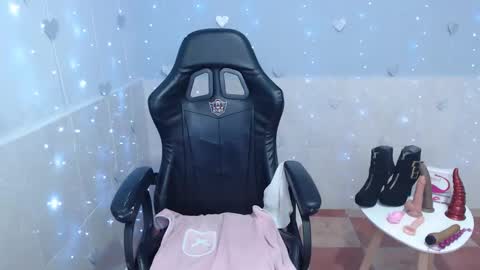 Snapshot of kiara_scottt chatting on January 18, 7:59 am Kiara online show from January 18, 7:59 am
