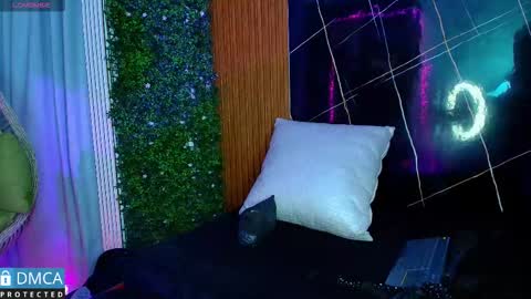 Kiara Zahiri online show from September 13, 10:59 am