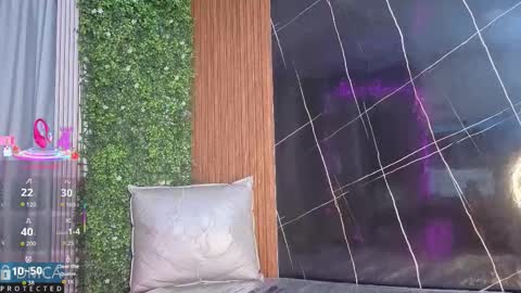 Kiara Zahiri online show from October 21, 10:49 am