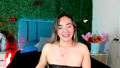 Snapshot of kiaraa88 chatting on July 6, 8:22 pm Valery online show from July 6, 8:22 pm