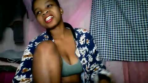 Snapshot of kiarah_69 chatting on June 7, 9:02 am kiarah 69 online show from June 7, 9:02 am