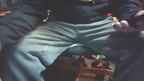 Snapshot of kick_1_down chatting on December 4, 9:57 pm kick_1_down online show from December 4, 9:57 pm