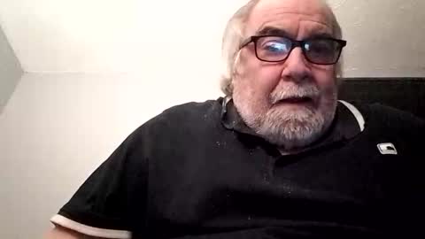 Snapshot of kickinme chatting on September 28, 1:44 am KICKINME online show from September 28, 1:44 am