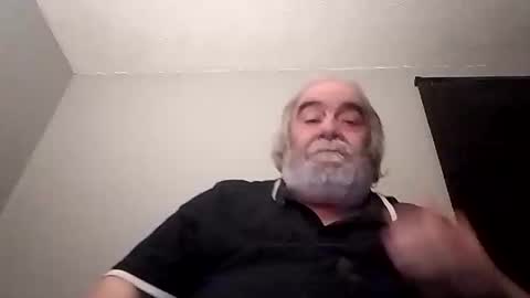 Snapshot of kickinme chatting on October 17, 10:45 pm KICKINME online show from October 17, 10:45 pm