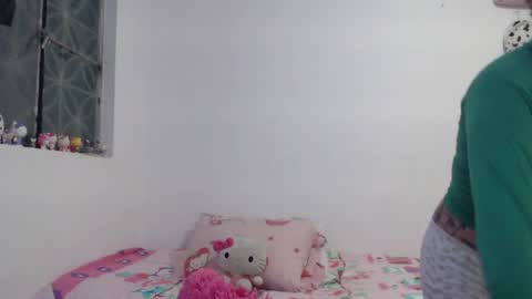 Snapshot of kiimy_to chatting on May 16, 11:57 pm Nezumy Rey online show from May 16, 11:57 pm