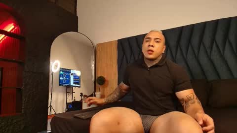 Snapshot of kiing_magic chatting on February 15, 1:46 am kiing magic online show from February 15, 1:46 am