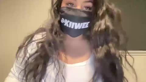 Snapshot of kiiwee chatting on November 3, 11:59 pm KIIWEE online show from November 3, 11:59 pm