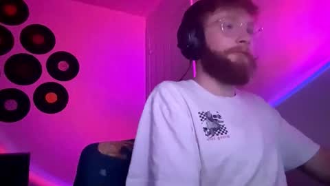 kiiyp online show from November 27, 8:11 pm