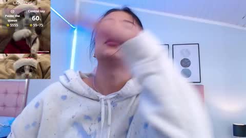 kIKI online show from November 15, 6:48 pm