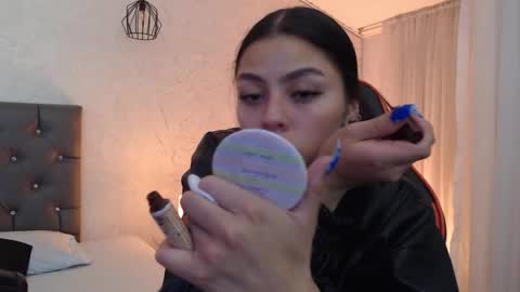 Snapshot of kiki_cams chatting on February 26, 5:06 am kIKI online show from February 26, 5:06 am