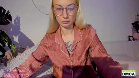 Snapshot of kiki_cute__ chatting on September 26, 7:40 pm Kiki online show from September 26, 7:40 pm