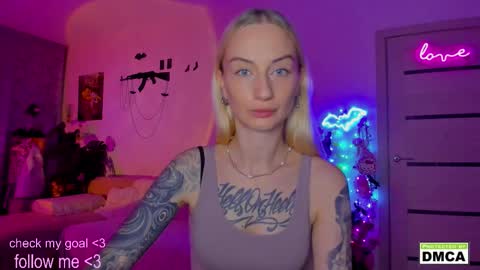 Snapshot of kiki_cute__ chatting on November 2, 9:28 pm Kiki online show from November 2, 9:28 pm