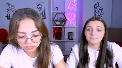 Snapshot of kiki_swan chatting on September 16, 5:41 am kiki_swan online show from September 16, 5:41 am