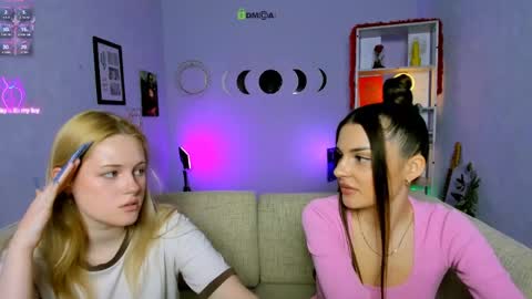 kiki_swan online show from May 16, 7:12 pm