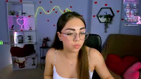 kiki_swan online show from June 10, 7:57 pm