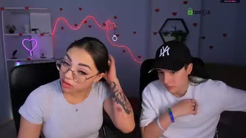 kiki_swan online show from June 16, 5:43 am