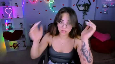 kiki_swan online show from June 23, 7:12 pm