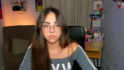 kiki_swan online show from June 25, 7:18 pm