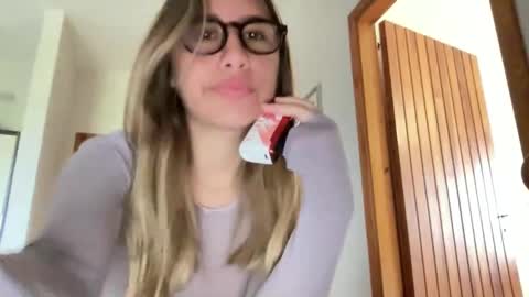 kikibae2 online show from February 25, 7:52 am