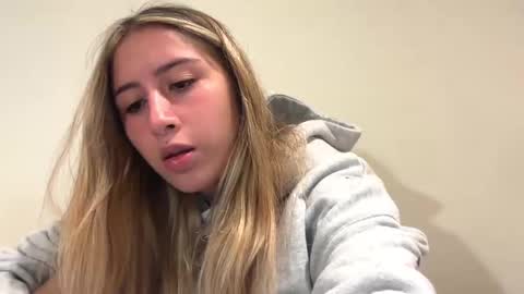 kikibae2 online show from November 3, 11:26 pm