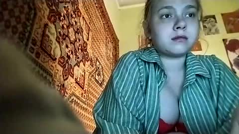 kikibang_ online show from April 29, 7:31 pm