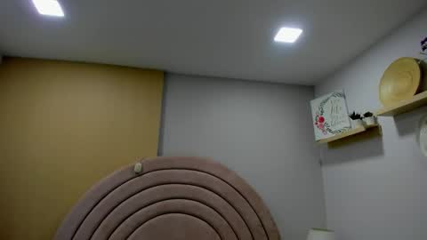 KI KI online show from January 6, 7:39 pm