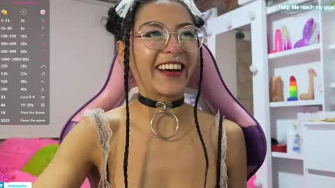 Snapshot of kikilepetite chatting on February 13, 9:06 pm kiki online show from February 13, 9:06 pm