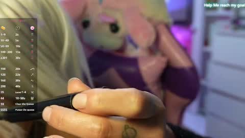 Snapshot of kikilepetite chatting on June 11, 12:32 am kiki online show from June 11, 12:32 am