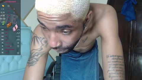 Snapshot of kilian_xx chatting on December 19, 4:02 pm Kilian xxx online show from December 19, 4:02 pm