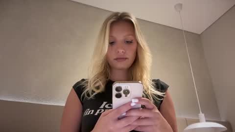 Snapshot of killer__tits chatting on July 31, 5:12 pm Killer Tits online show from July 31, 5:12 pm