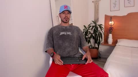 Kilua Muscle guy online show from November 8, 9:46 pm