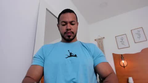 Kilua Muscle guy online show from June 5, 9:20 pm
