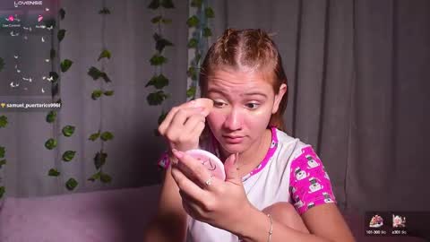 Snapshot of kim_dolls1823 chatting on December 26, 1:43 pm ISABELLA 3 online show from December 26, 1:43 pm