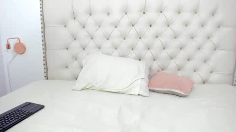 kim_eli online show from December 22, 7:21 pm