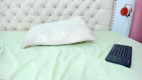 kim_eli online show from January 30, 11:02 pm