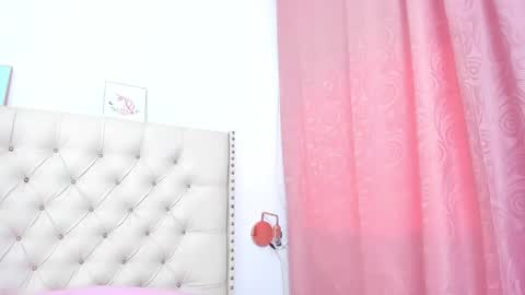 kim_eli online show from February 7, 9:15 pm